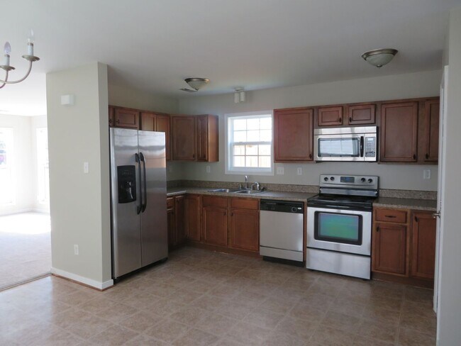 Building Photo - Colonial Heights