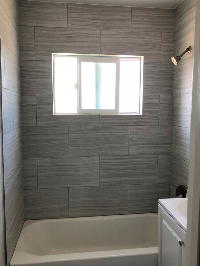 Building Photo - *10th Street