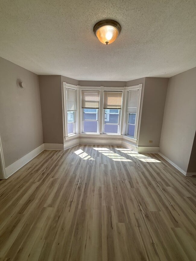 Building Photo - 446 Pierce St NE