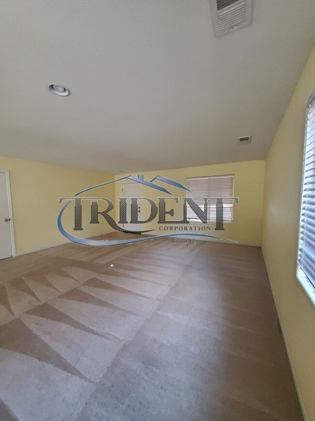 Building Photo - 3 bedroom bath near schools and parks