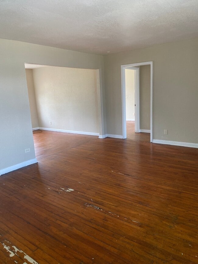 Building Photo - $99 cover January rent-Move in ASAP