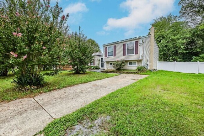Building Photo - 2225 Pinefield Way