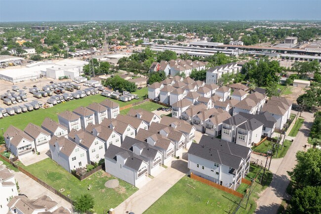 Building Photo - 1807 Palmetto Landing Dr