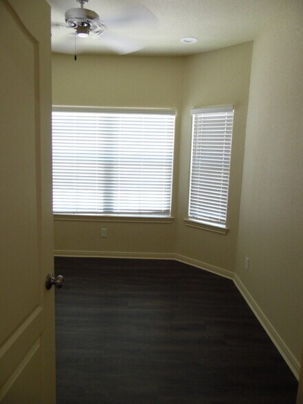 Building Photo - 301 W Panther Way