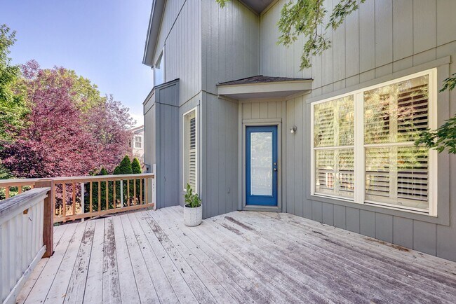 Building Photo - {14400} Somerset Brooke + Beautifully Upda...