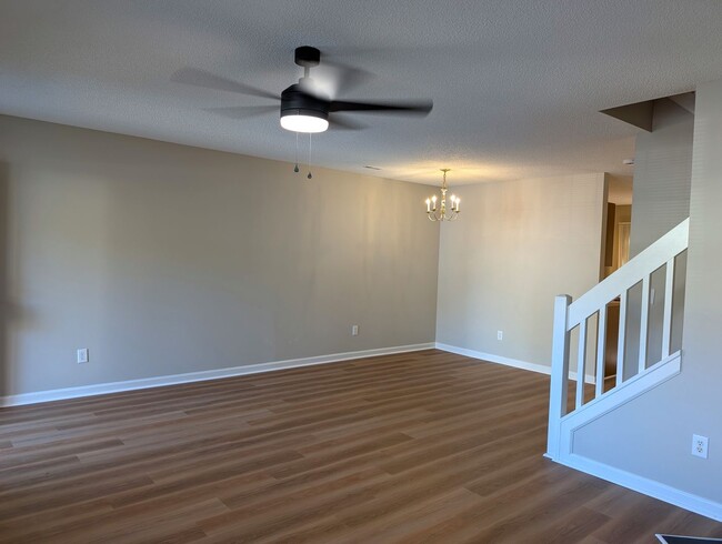Building Photo - Pristine, 2 bed, 2.5 bath Townhome Located...