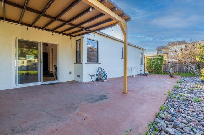 Building Photo - Charming Talmadge 2BR + Bonus Room