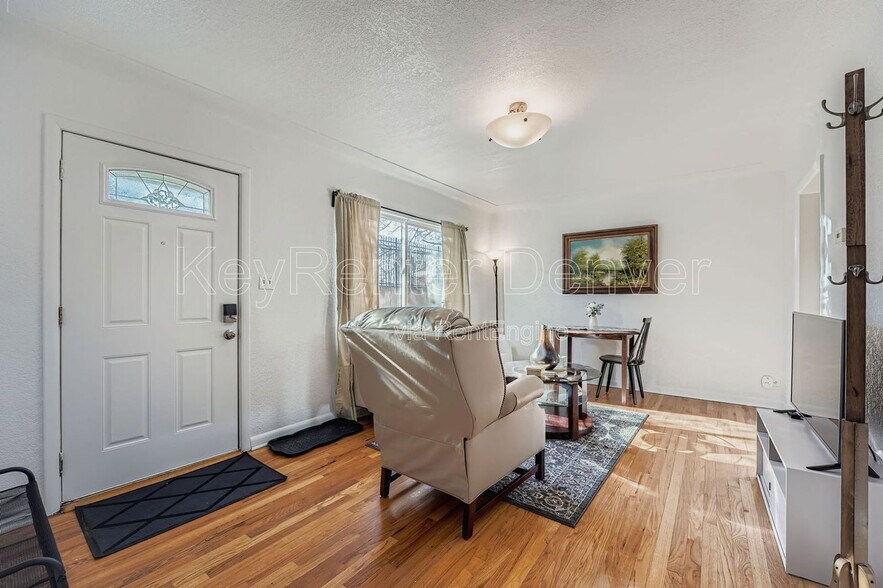 Building Photo - 2928 Milwaukee St