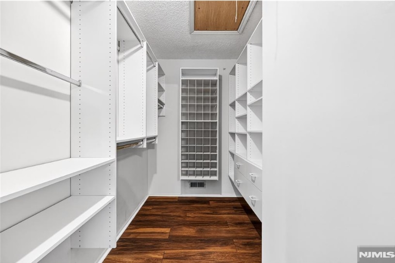 Building Photo - 556 Holly Ct