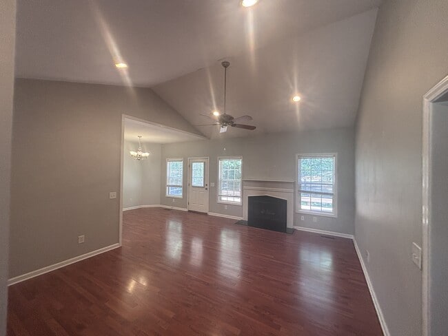 Building Photo - 100 Kingswood Cir