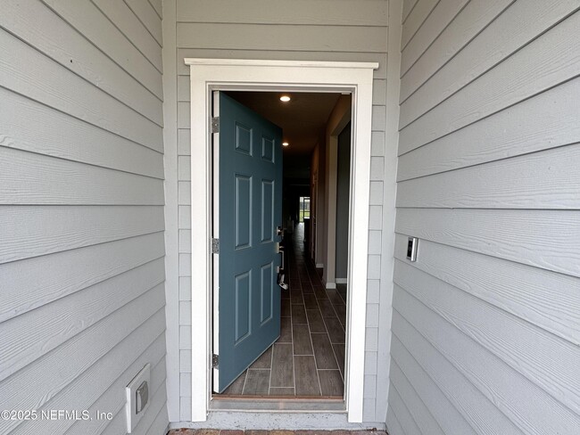 Building Photo - 3960 Cloverdale Ct