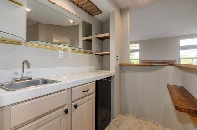 Building Photo - 137 Cam Del Sol