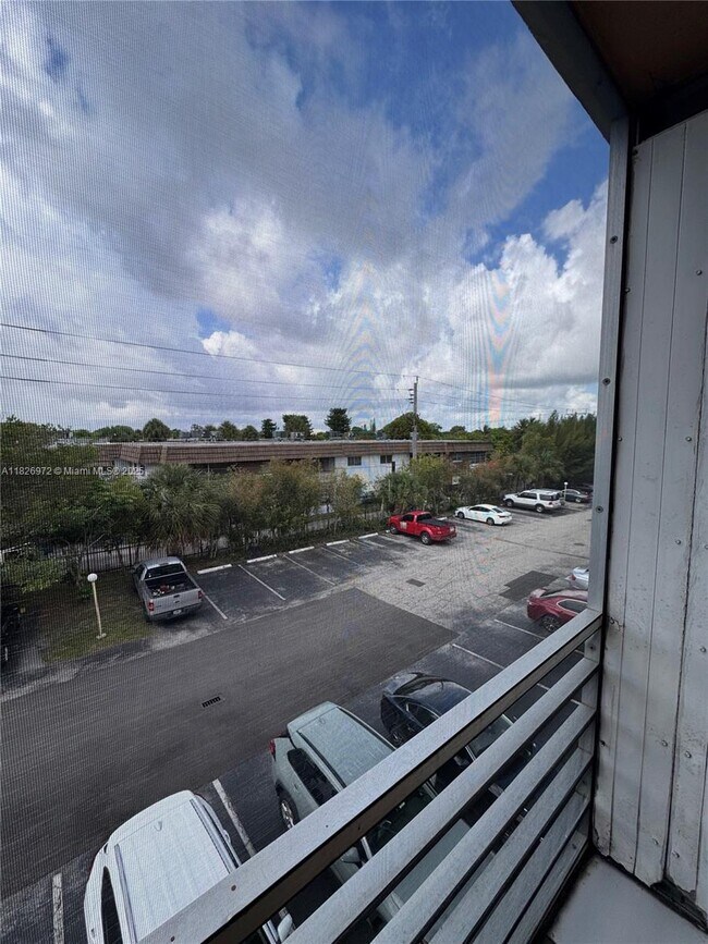 Building Photo - 4848 NW 24th Ct