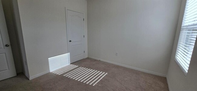 Building Photo - 804 Horsetail Dr