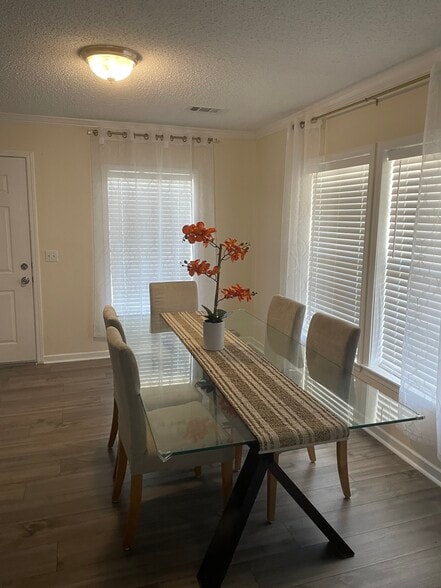 Building Photo - 4416 Dreux Ave