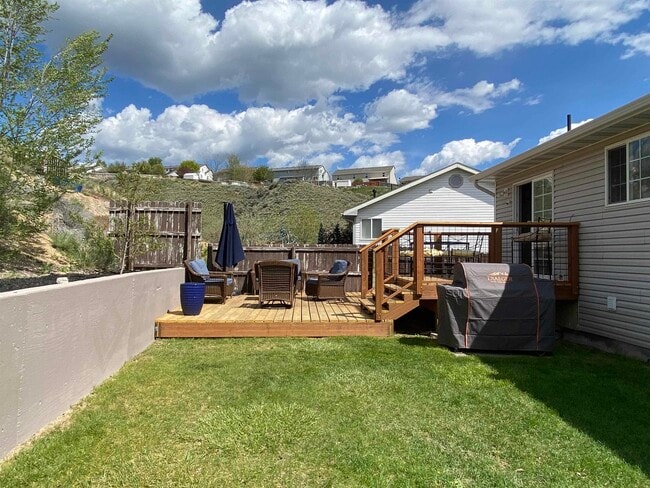 Building Photo - 3020 Silverfield Way