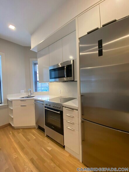 Building Photo - 115 Mt Auburn St
