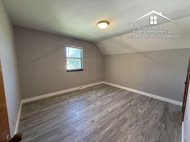 Building Photo - 2703 Mayflower Dr