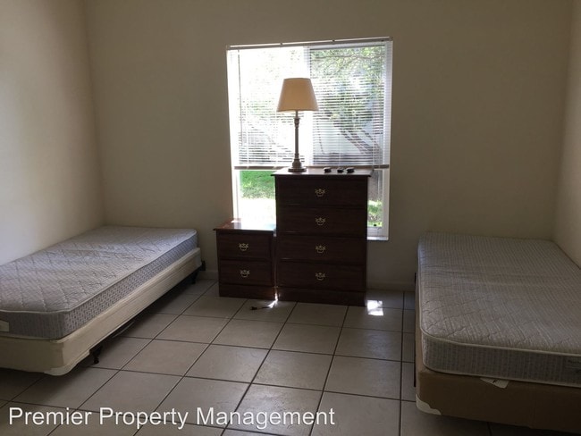 Building Photo - 179 Cypress Way E