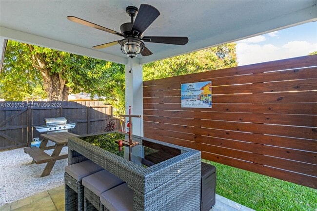 Building Photo - 1075 NE 12th Ave