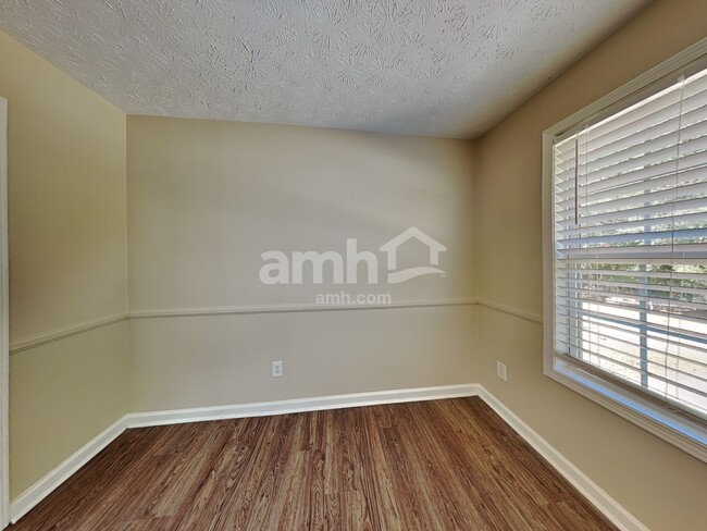 Building Photo - 125 Sanders Walk