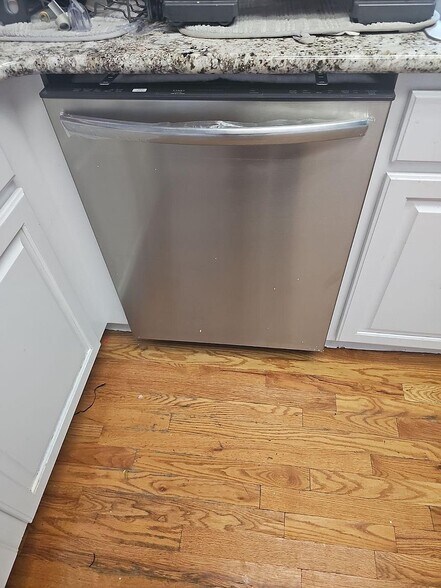 Building Photo - 9225 Gingerhill Ct