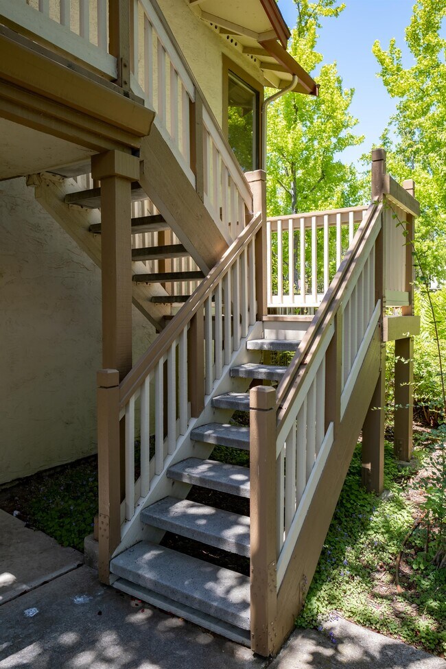 Building Photo - 38860 Cherry Glen Common