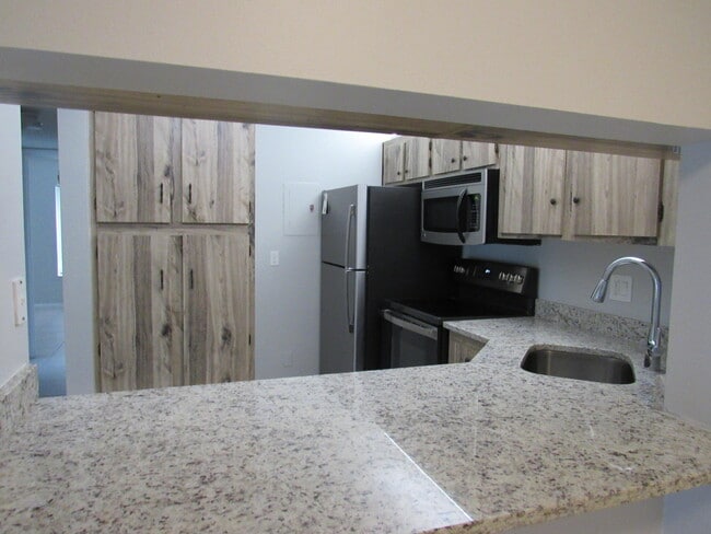 Building Photo - 703 Sunny Pine Way