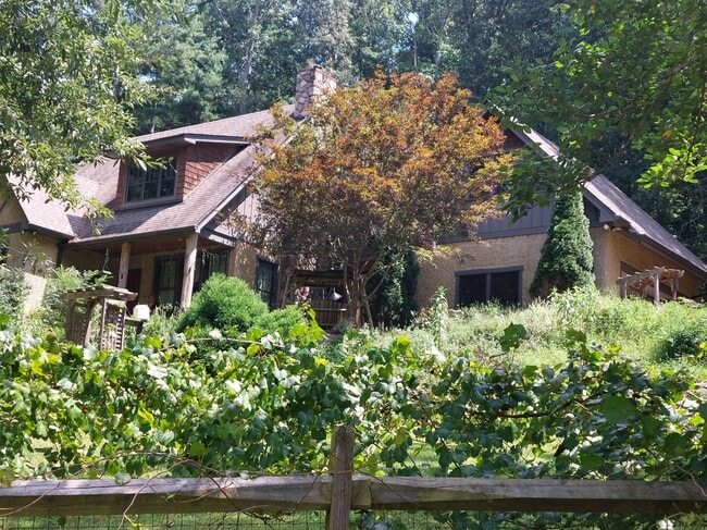 Primary Photo - 33 Hoyt Rd