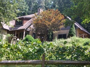 Building Photo - 33 Hoyt Rd