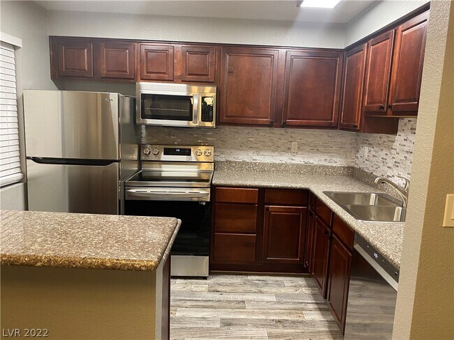 Building Photo - 5332 River Glen Dr