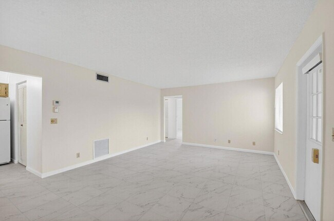 Building Photo - 416 Pine Glen Ln