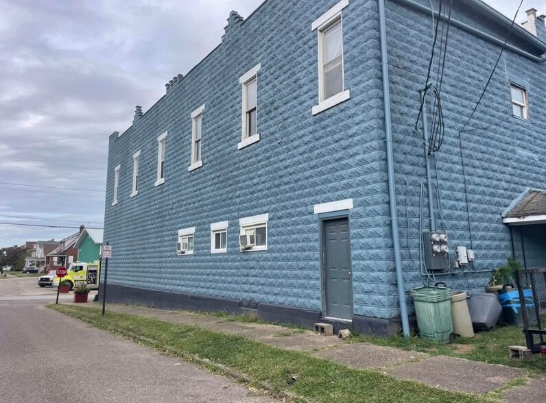 Primary Photo - 201 W Main St
