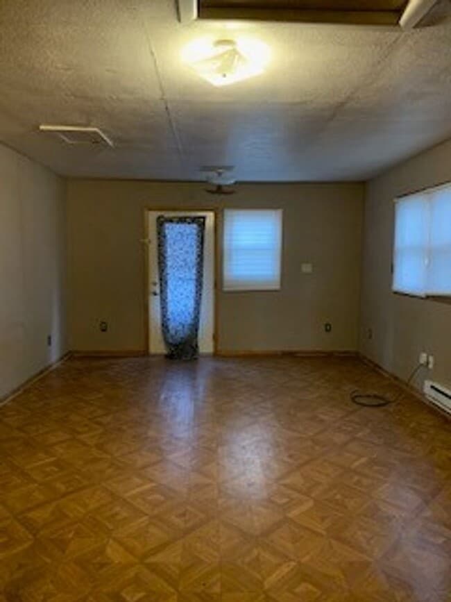 Building Photo - Large 3 BR 2 BA house w beautiful woodwork...
