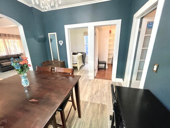 Building Photo - 313 NE Stanton St