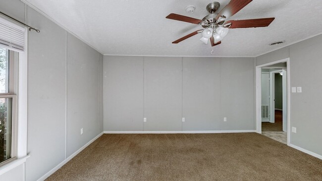 Building Photo - 8614 Burleson Ln