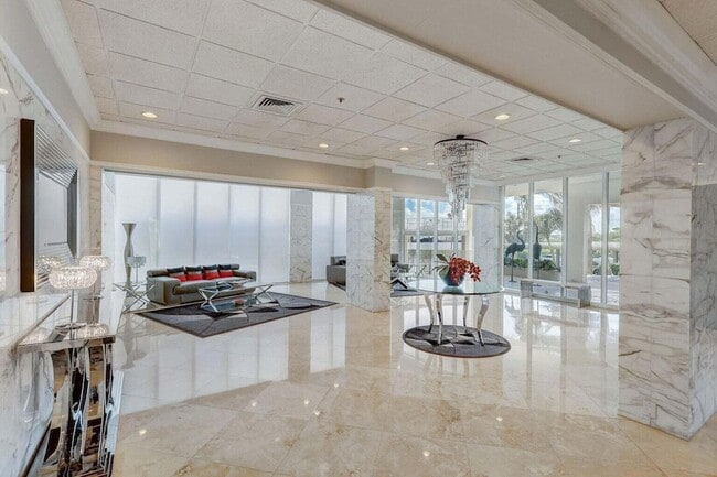 Building Photo - 5440 N Ocean Dr