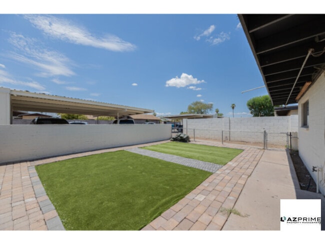 Building Photo - $795 OFF FIRST MONTH'S RENT MOVE IN SPECIA...
