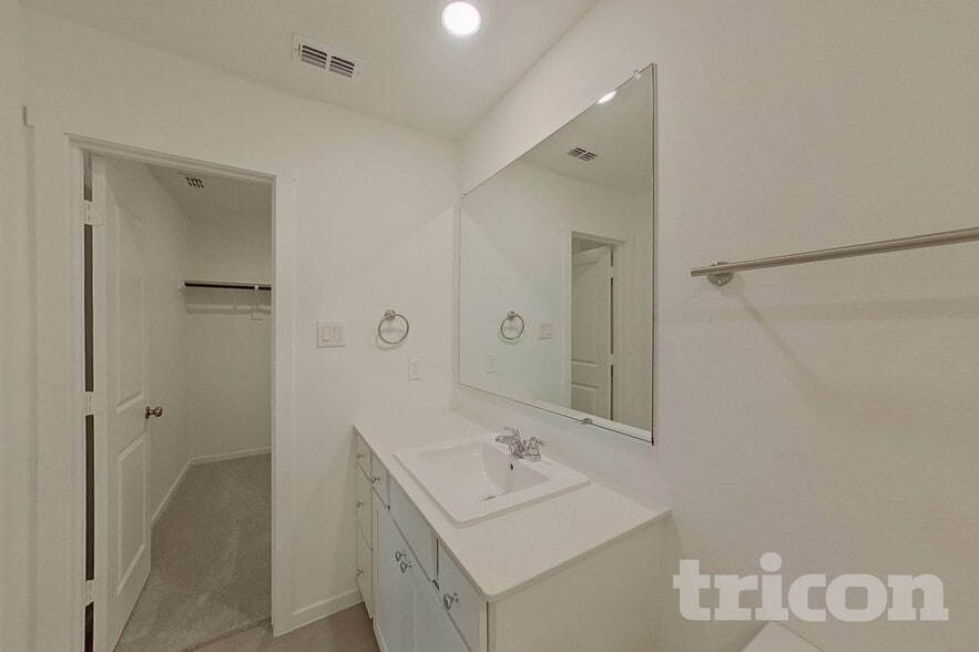 Building Photo - 1629 Baugh St