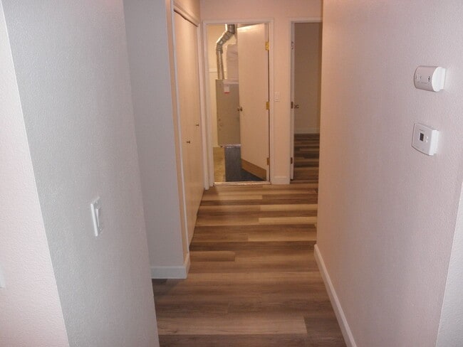 Building Photo - On cul de sac