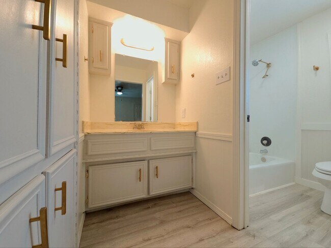 Building Photo - PRE-LEASING FOR SUMMER - Charming 4 Bedroom in the Heart of Lubbock