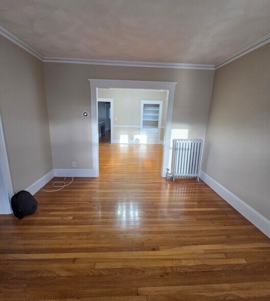 Building Photo - 37 Pine St