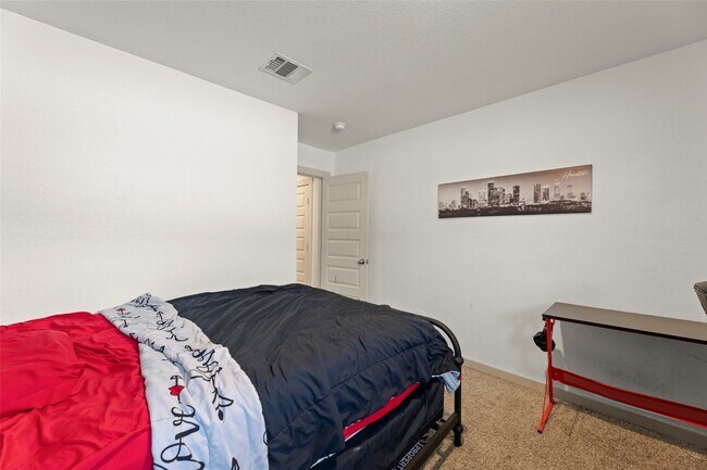 Building Photo - 8114 Buck Ln