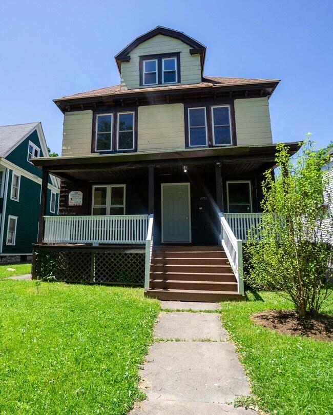 Building Photo - Newly Renovated First Floor Flat - Close T...