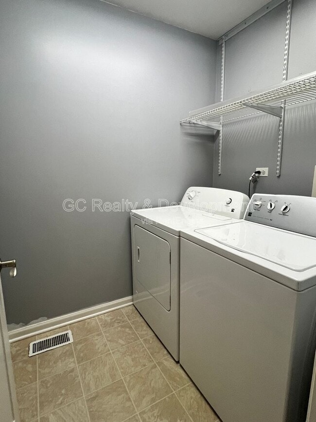 Building Photo - 2452 Emily Ln