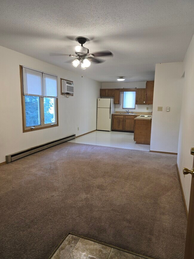 Building Photo - 104 E Mill St