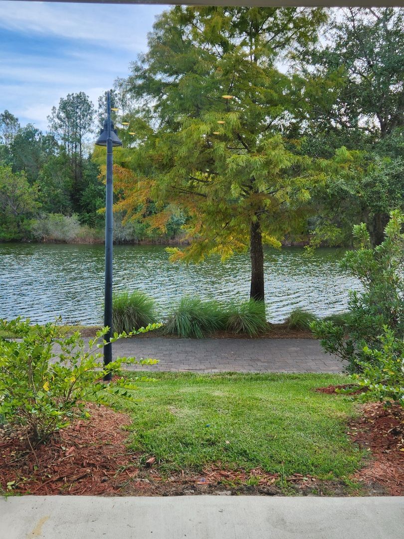 Building Photo - 545 Running Wds St