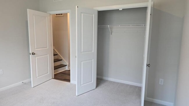 Building Photo - 652 Gimari Dr
