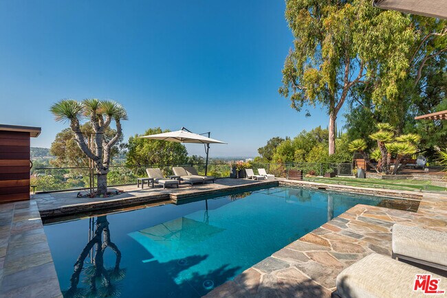 Building Photo - 4305 Clear Valley Dr