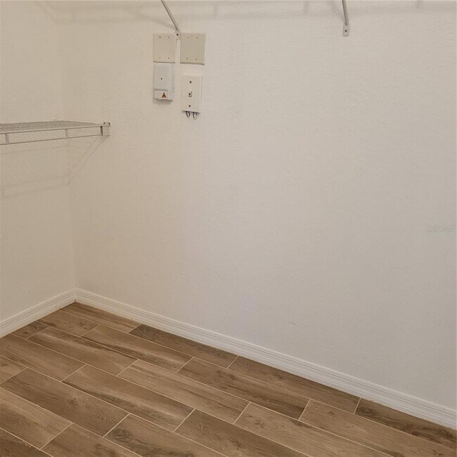 Building Photo - 1064 N Tamiami Trl